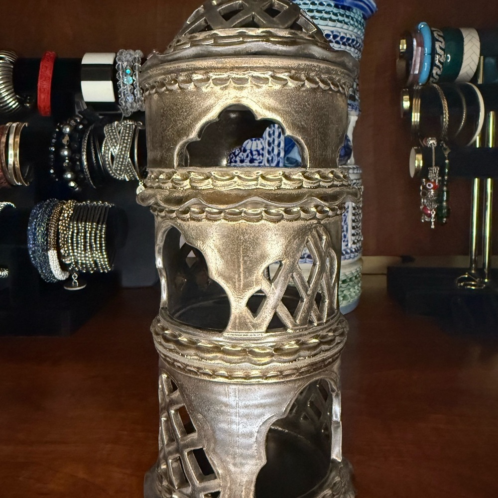 Porcelain Jewelry Box - Picture 9 of 13